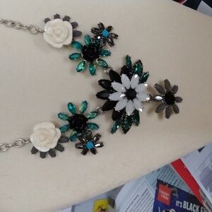 HP❤️JOAN RIVERS FLORAL STATEMENT NECKLACE NWOT